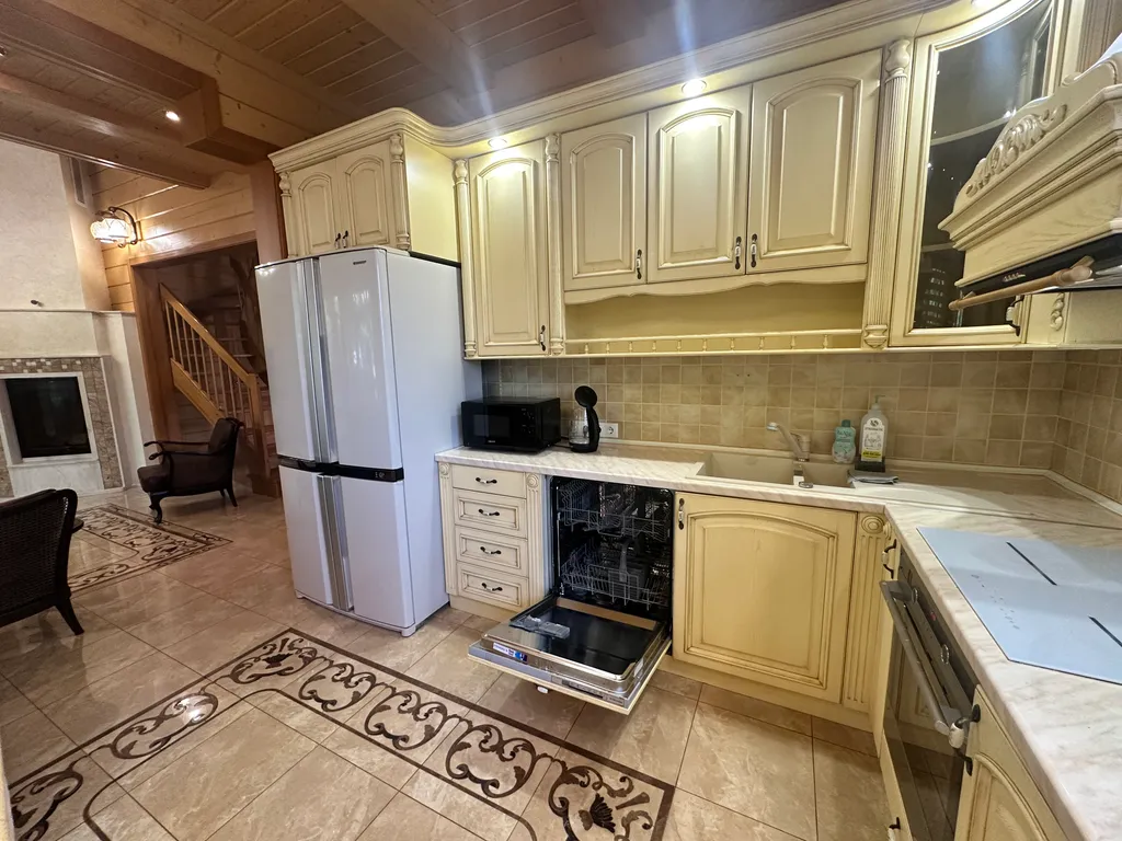 Деревянный дом с приватной территорией