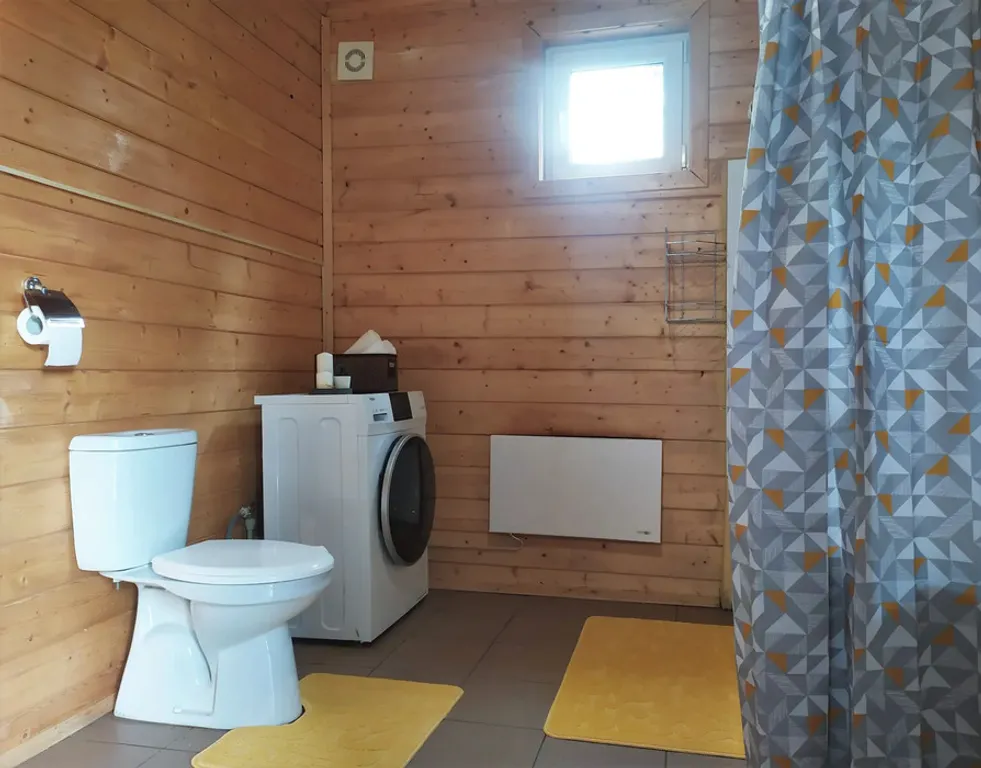 Дом с камином и с большим фруктовым садом