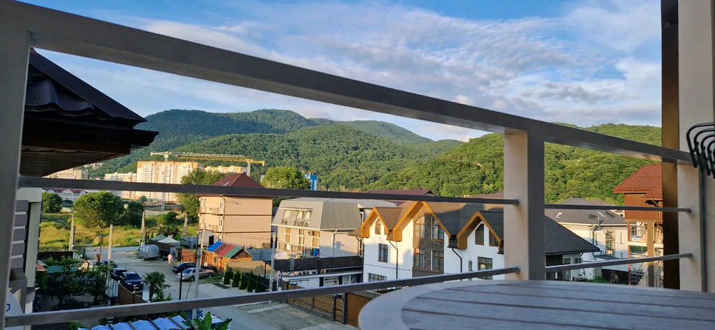 Современные апартаменты с кухней с видом на горы