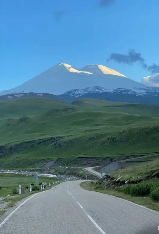 Уютный Barn House у Эльбруса с шикарным видом на Великие Горы Кавказа