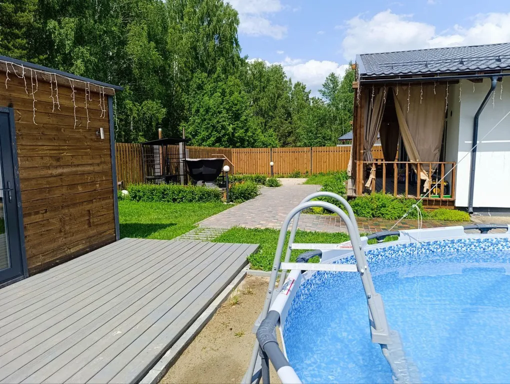 Дом с баней с выходом в лес