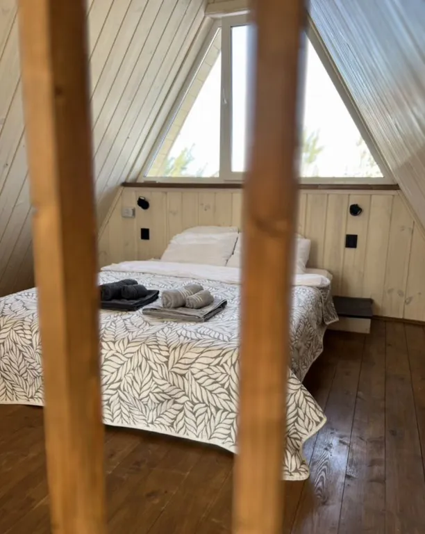 Домик в сосновом лесу с банным чаном