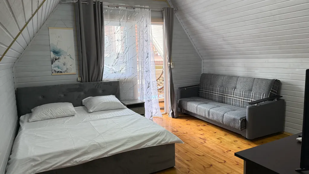 Двухэтажный коттедж на 8 спальных мест