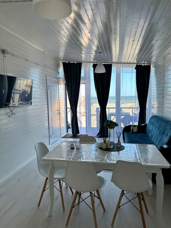 Домик на берегу моря