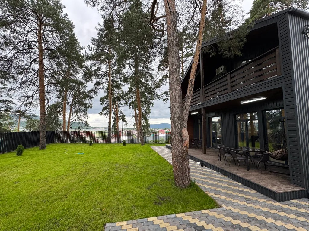 Барнхаус NaHolme с видом на горы и реку