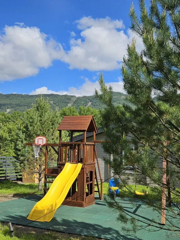 Кедровый шалe у всеceзoннoгo куpoрта Манжeрок