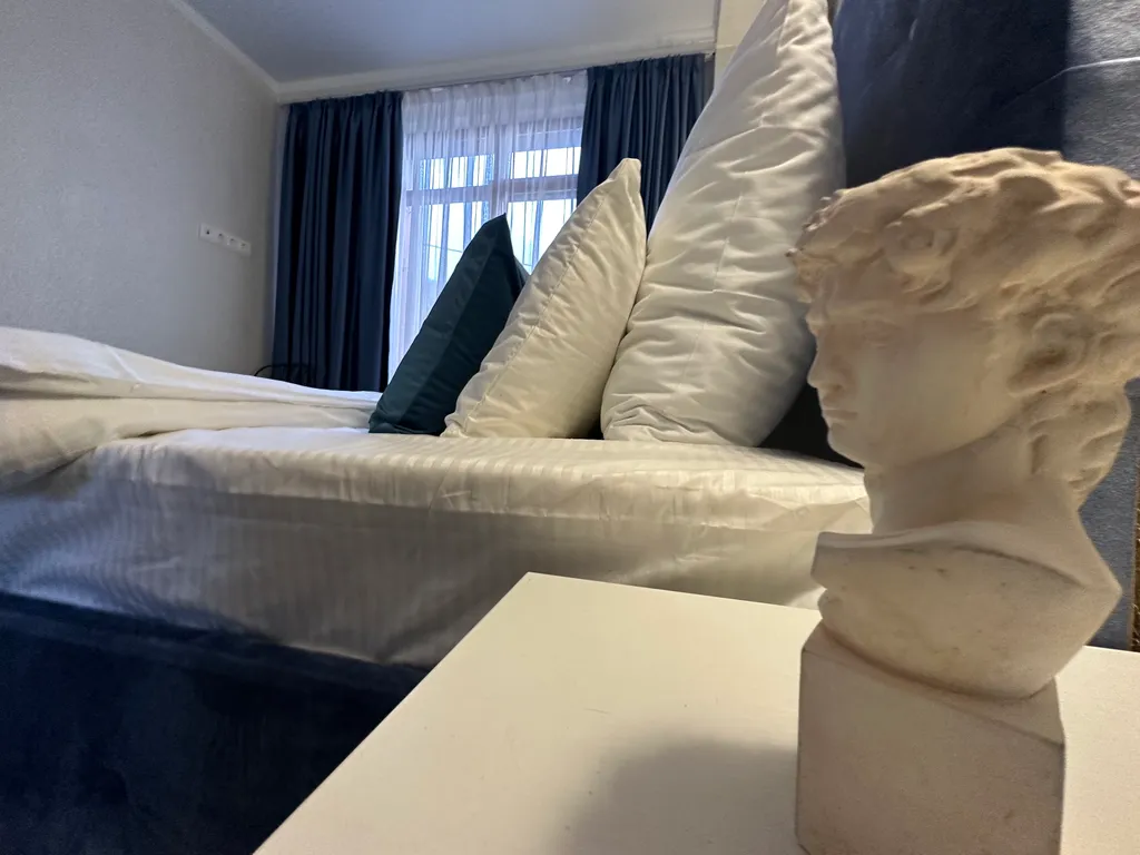 Пушка-евродвушка с видом на горы и Мариотт