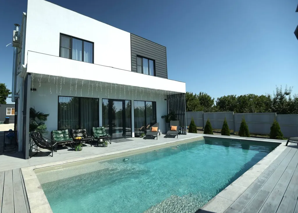 Коттедж Дом на берегу реки — аренда посуточно в Мирный