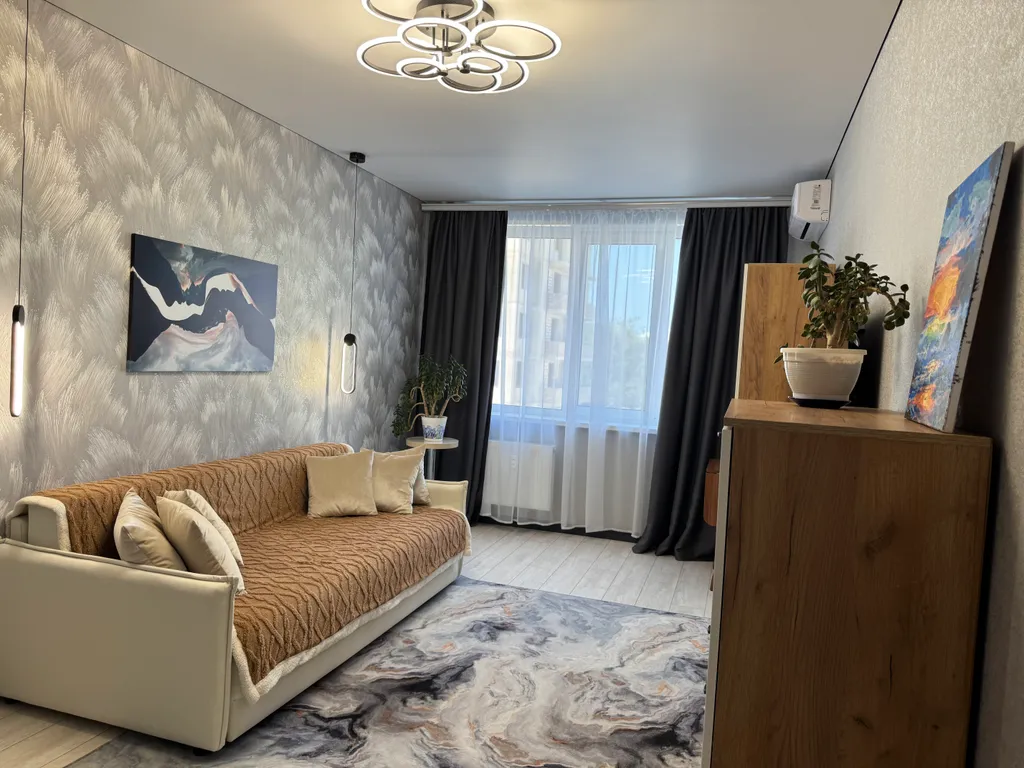 Современная квартира в центре города рядом с морем