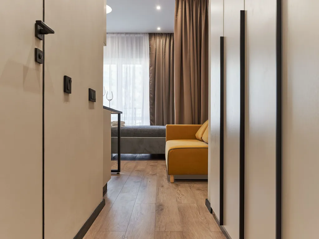 Студия для трех гостей