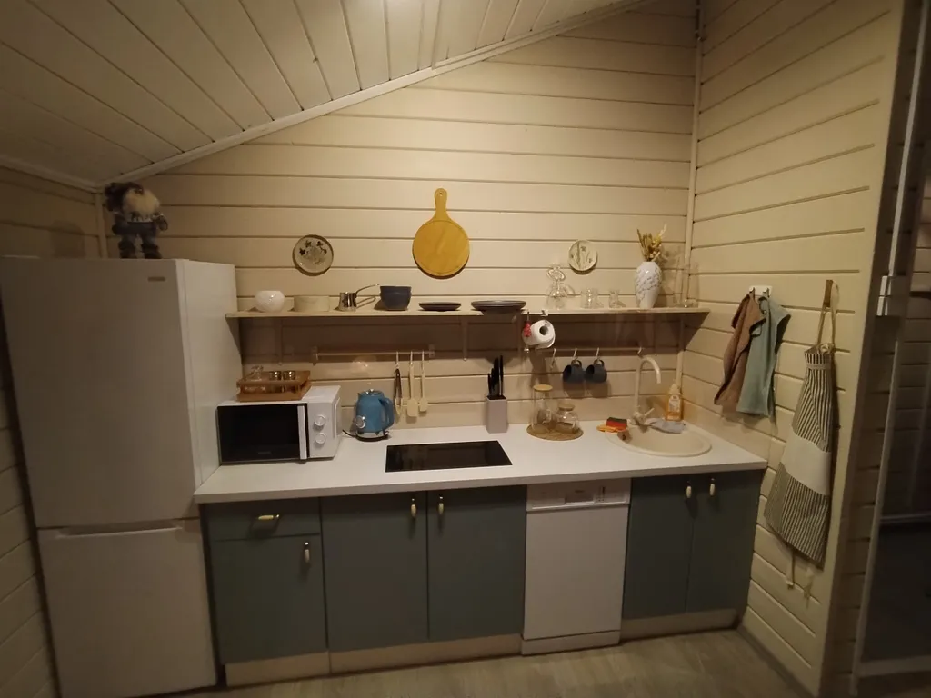 Домик у леса с видом на озеро