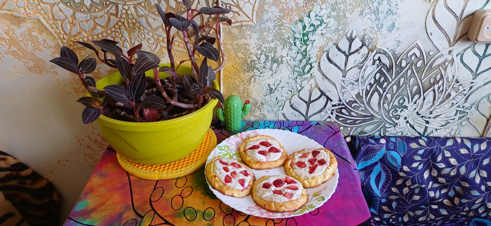 У нас пахнет плюшками
