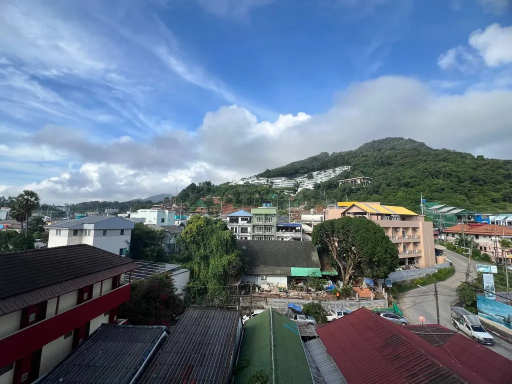 Ката, студия после ремонта с красивым видом на горы, 5 этаж