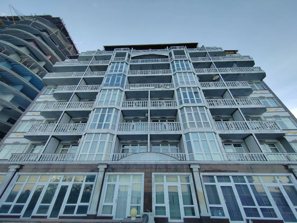 Квартира-студия у моря на 1 линии с балконом