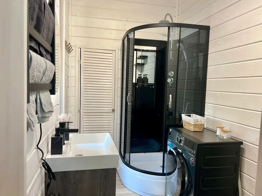 Коттедж Домик в лесу с камином и банным чаном — Москва