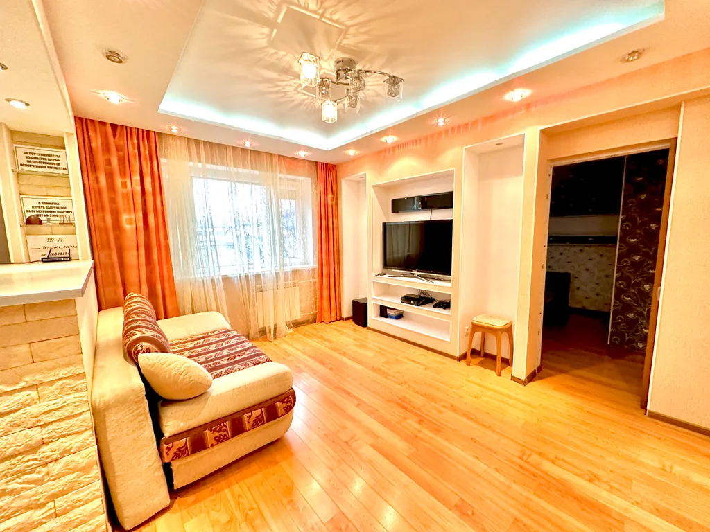 Светлая 2-комнатная:рядом гостиница Воркута и Центральная площадь