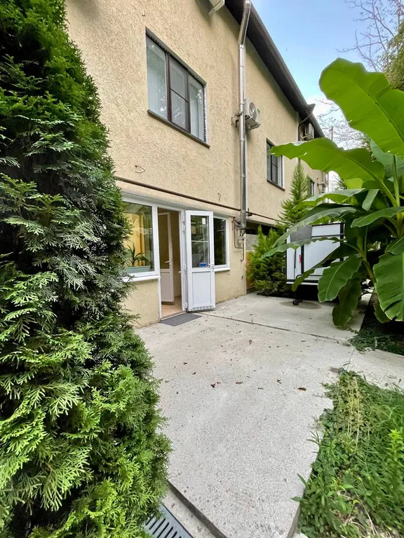 Уютные апартаменты с зелёным двориком