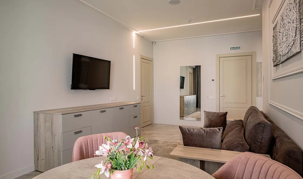 Делюкс с выходом к бассейну и террасой