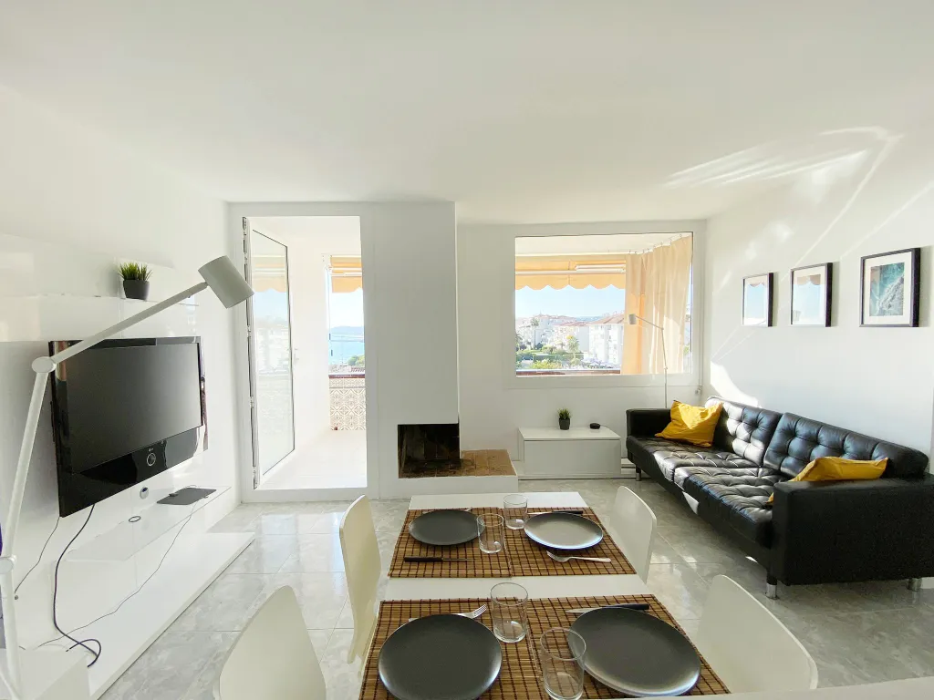 Апартаменты с шикарным видом на море и Ситжес