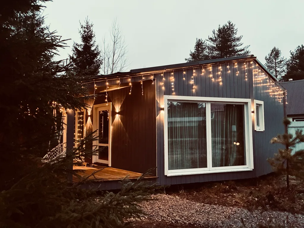 Панорамный дом в лесу