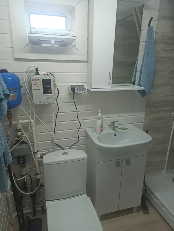 Уютный домик на двоих на берегу речки