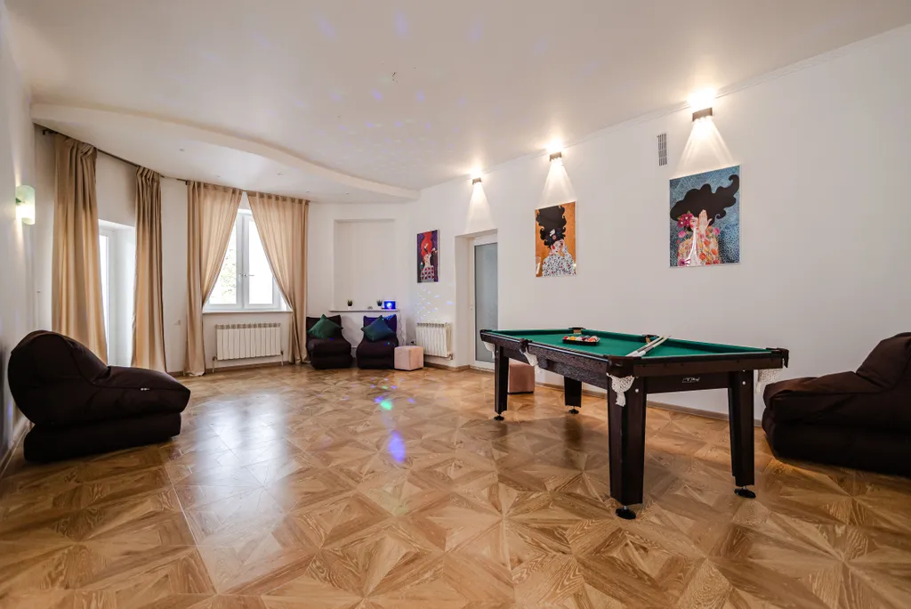 Дом с бассейном и сауной