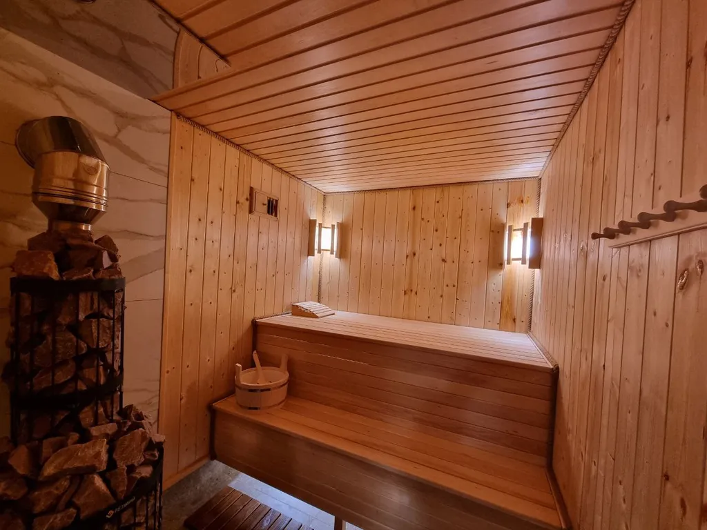 Коттедж с термальным бассейном и баней Green House