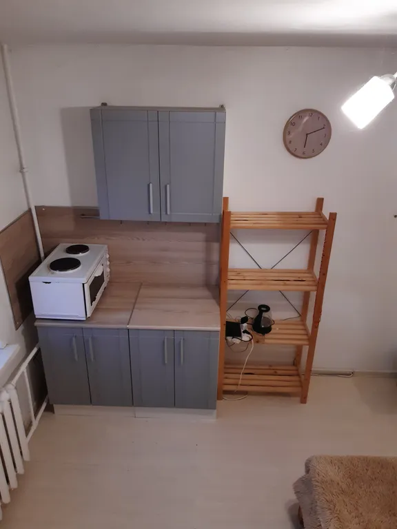 Студия на берегу моря, центр