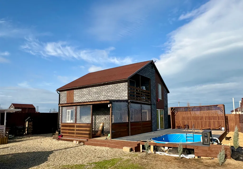 Коттедж Коттедж для семьи на море — Кучугуры