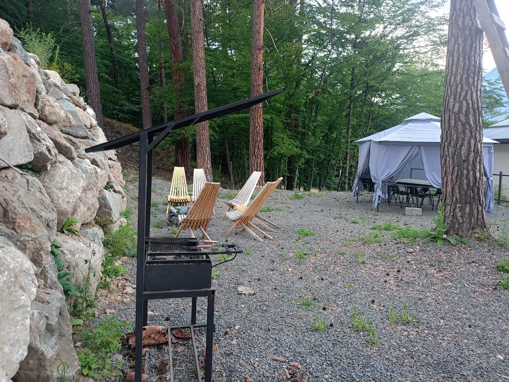 Уютный дом в лесу