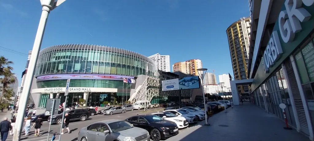 Море через дорогу