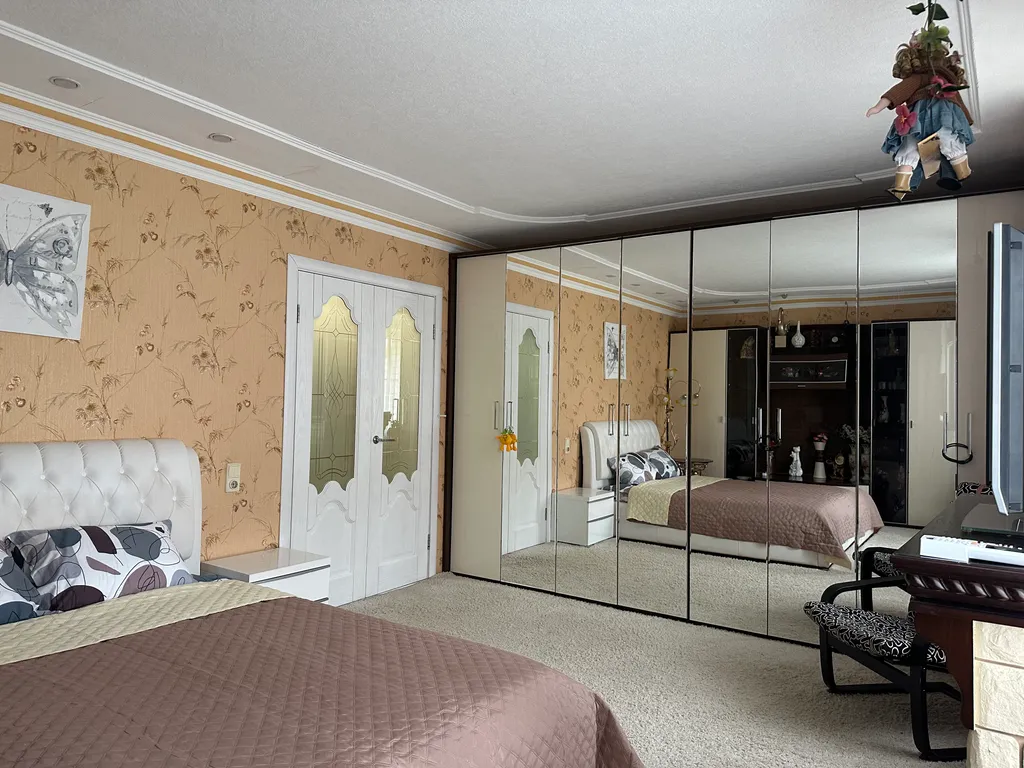 Уютная двухкомнатная квартира с камином на Завелечье