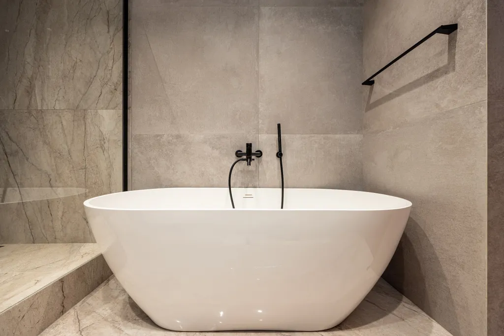 Дизайнерская квартира с террасой, бассейном и видом на море