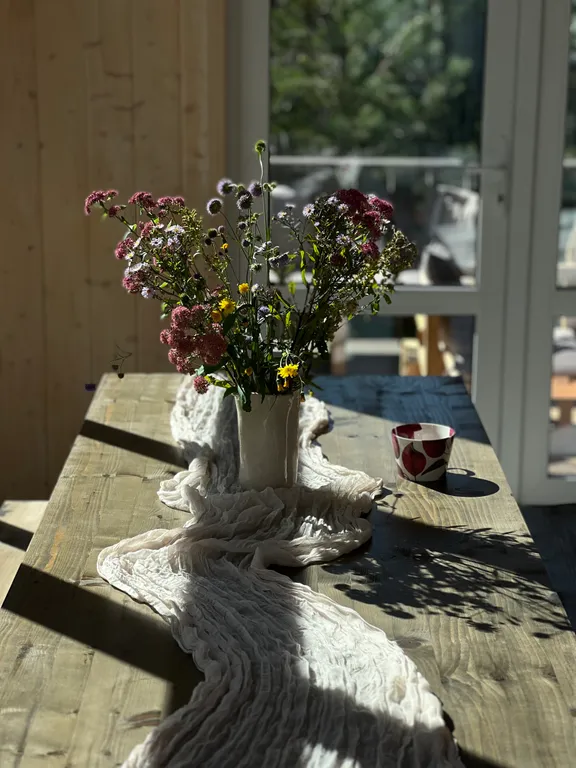 Уютный стильный новый дом с баней в окружении берёзовой рощи