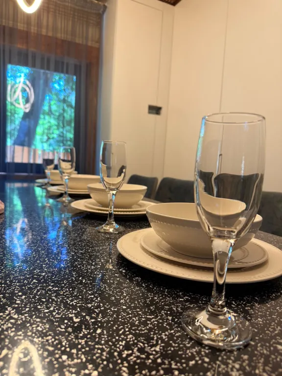 Vip дом с четырьмя спальнями и кухней