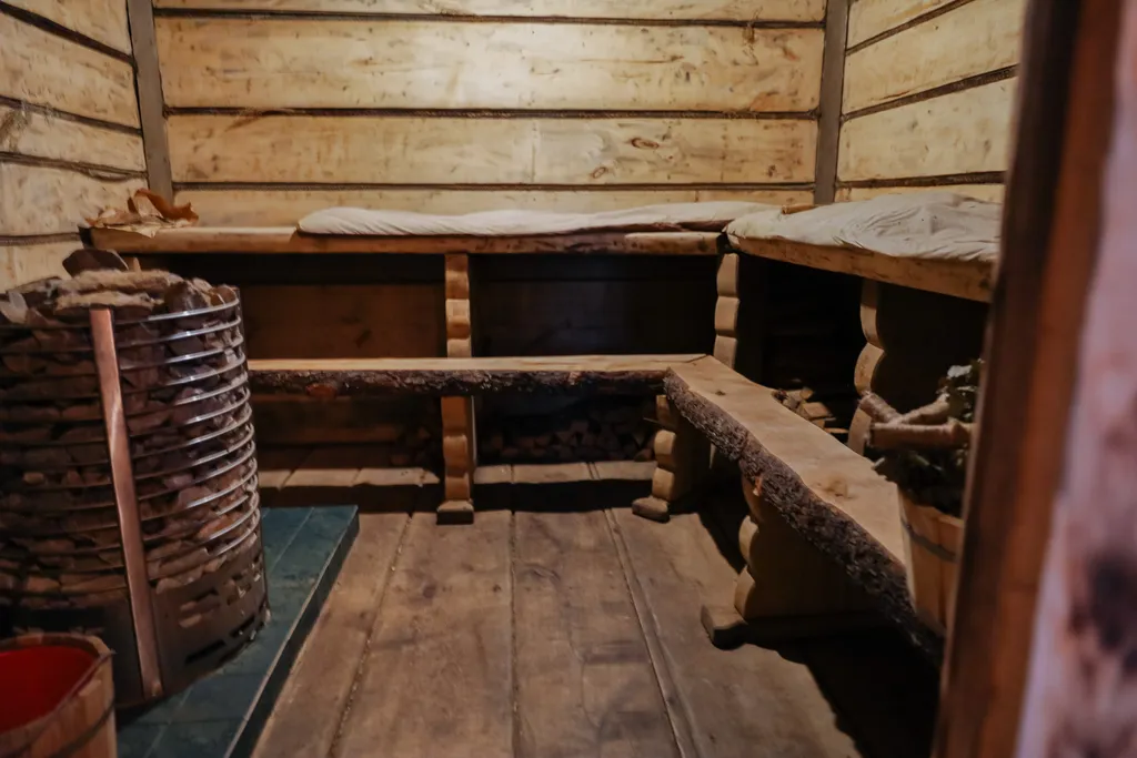 Огромная фамильная усадьба с баней на берегу водохранилища