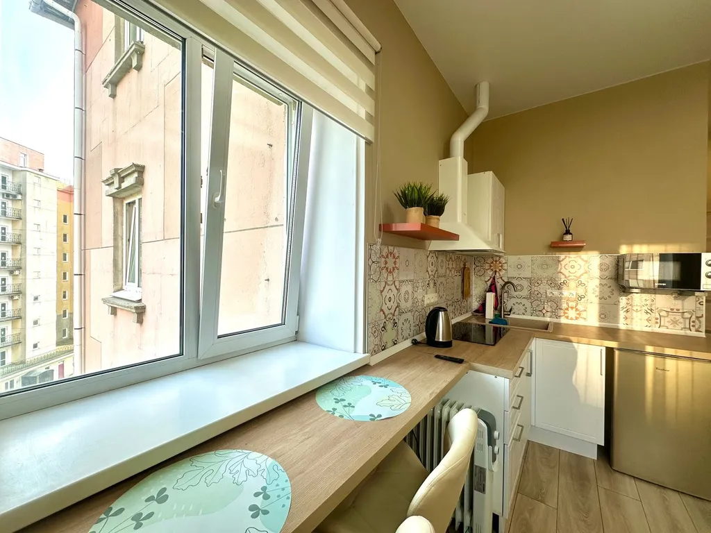 Апартамент с двумя окнами в топовой локации рядом с морем