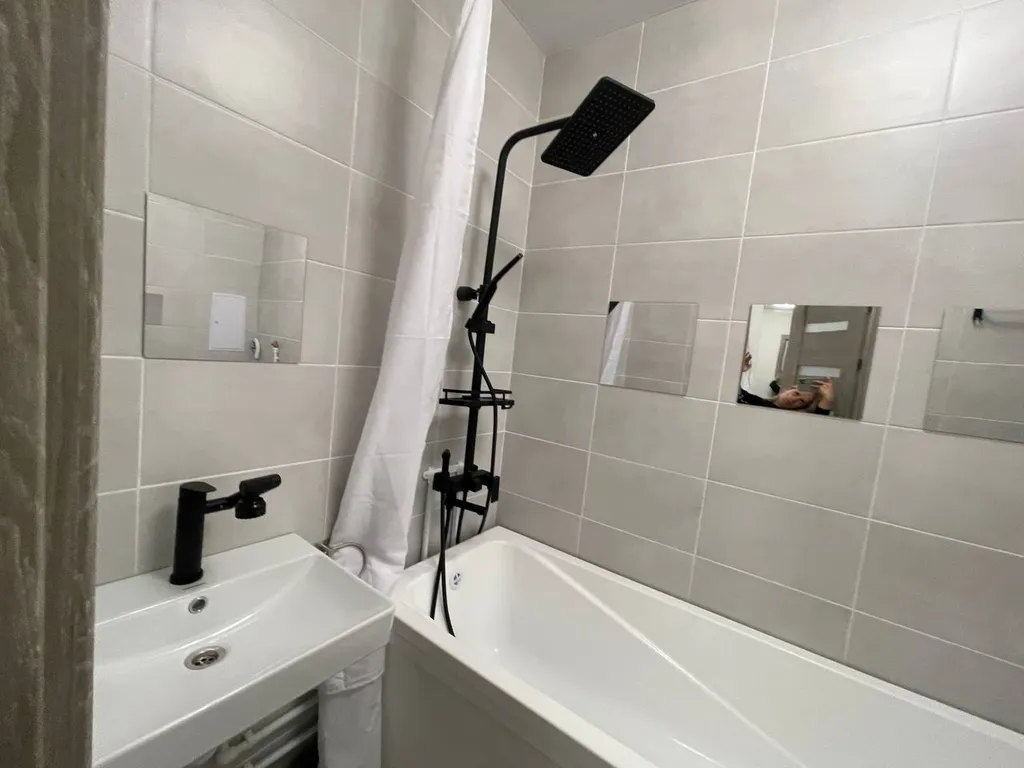 Уютная студия у озера с видом на лес