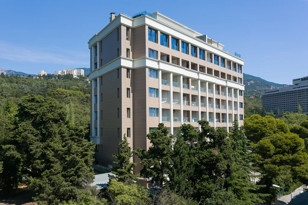 Студия с панорамой на горы