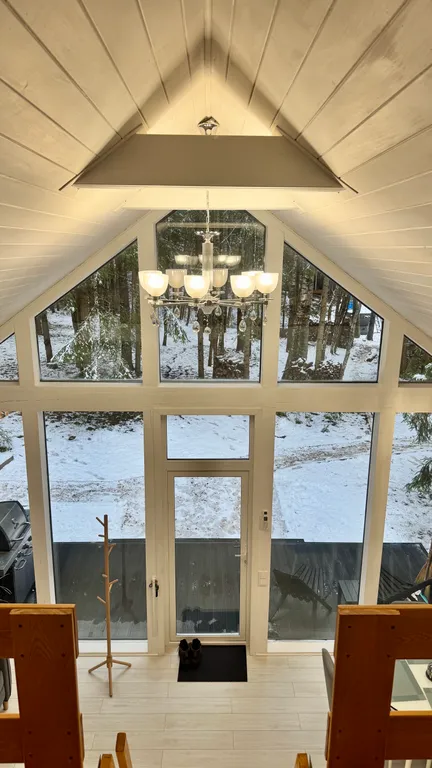 Дом с сибирским банным чаном в лесу