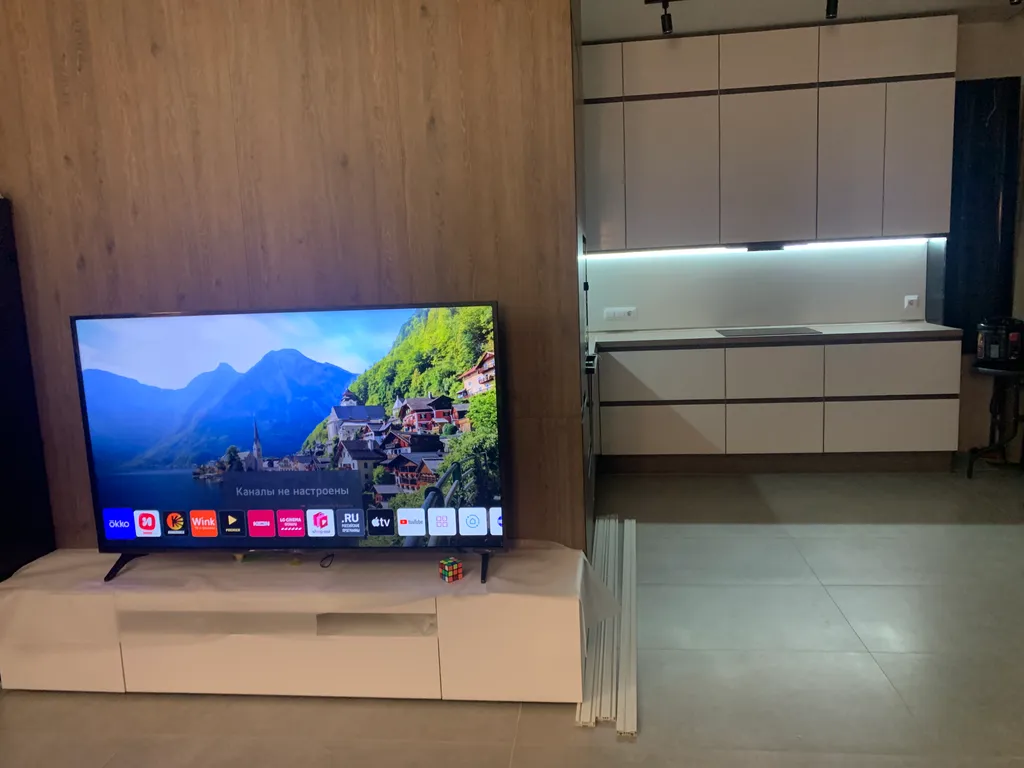 Современный коттедж на горе, в тихом месте, на границе с лесом