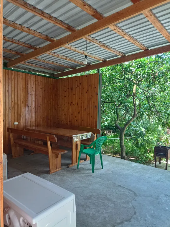 Первый этаж с отдельным входом в районе центрального рынка