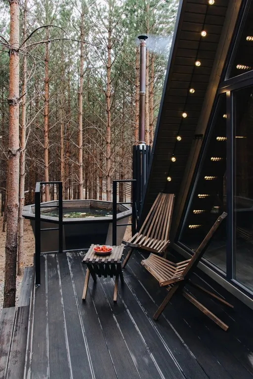 Дом Хвоя Темный