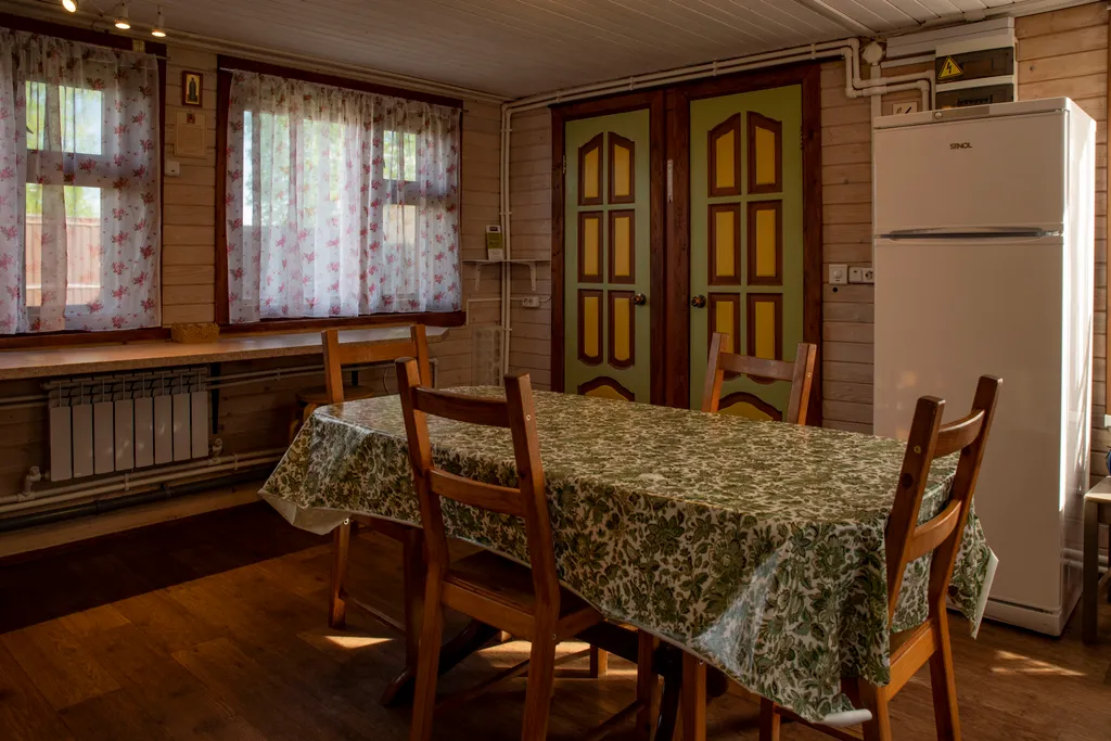 Шестиместный коттедж с тремя спальнями на берегу озера Селигер