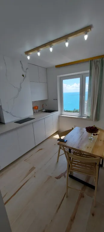 Светлая воздушная квартира у самого моря — аренда посуточно в Кореиз