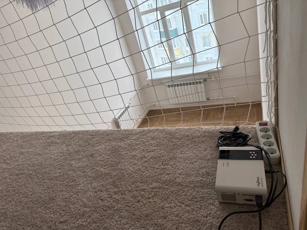 Двушка с антресольным этажом с проектором