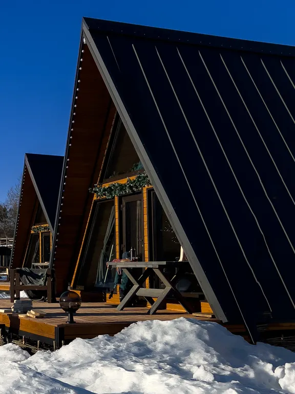 Коттедж Треугольный коттедж на берегу реки Лава — Ручьи