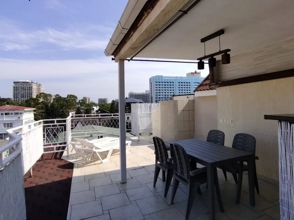 Трехуровневая 3-к квартира с террасой, у моря