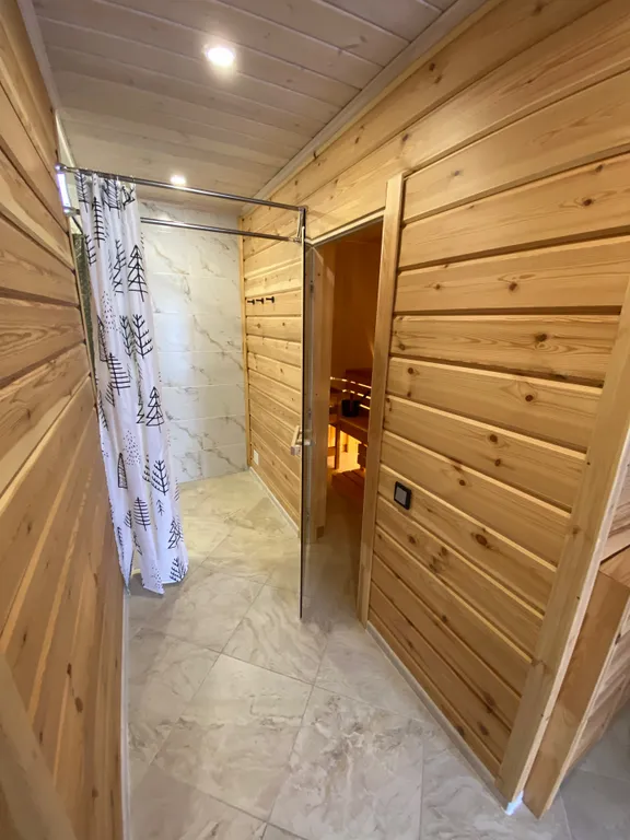 Уютный дом с бассейном на природе