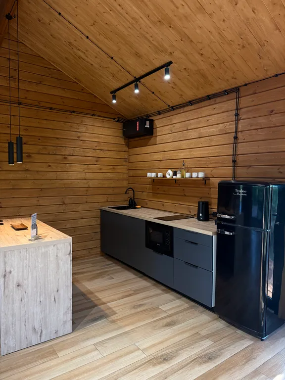 Дом-шале с теплым бассейном и террасой